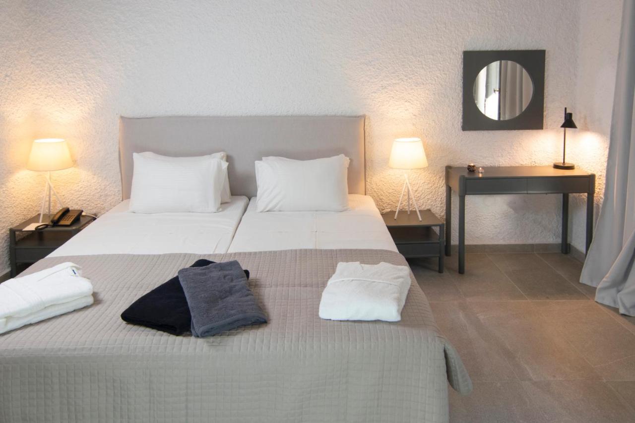 Dreibettzimmer mit eingeschränktem Meerblick