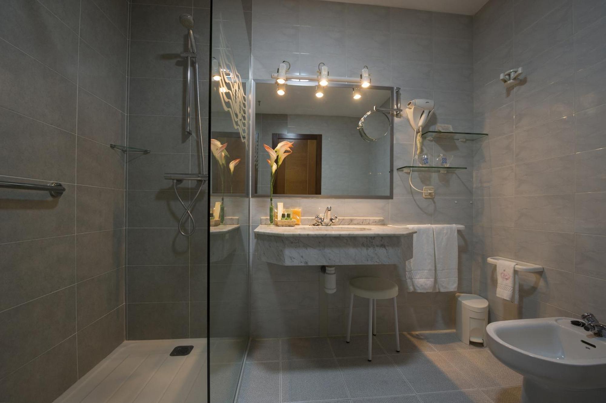 Two Connecting Twin Rooms