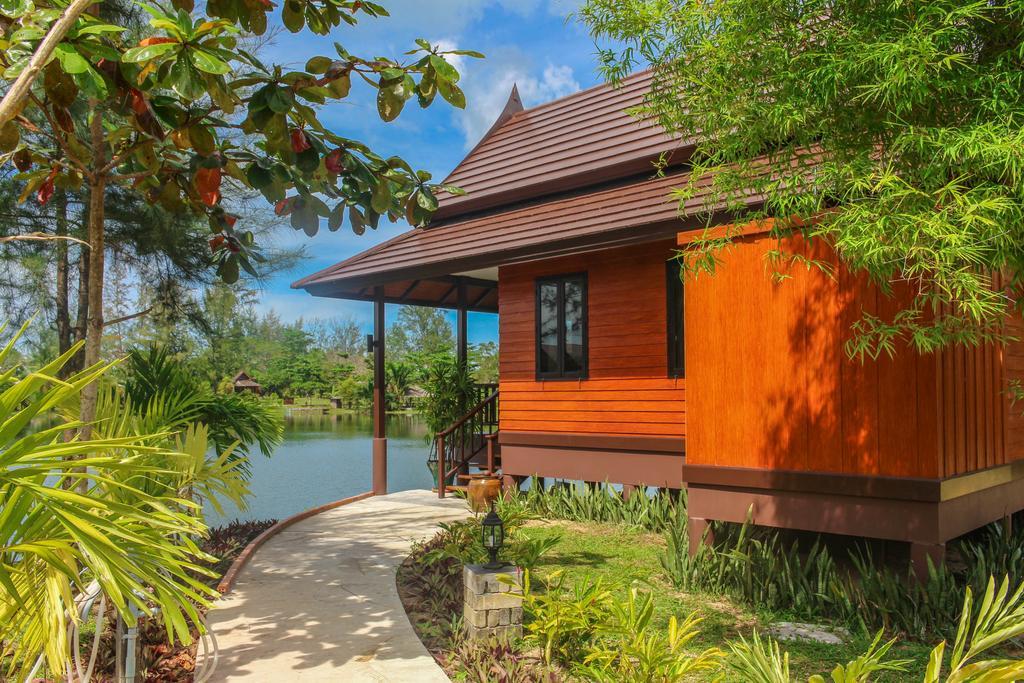 Villa Lake Front