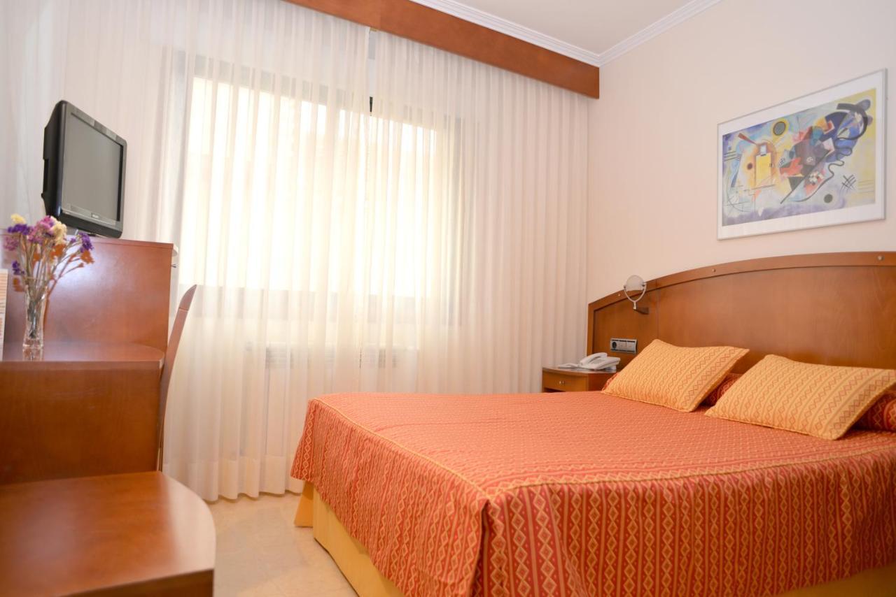 Single Room,790533174:JPEG