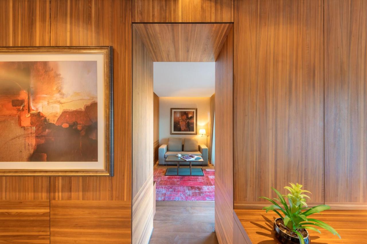Suite Superior con vistas parciales al mar