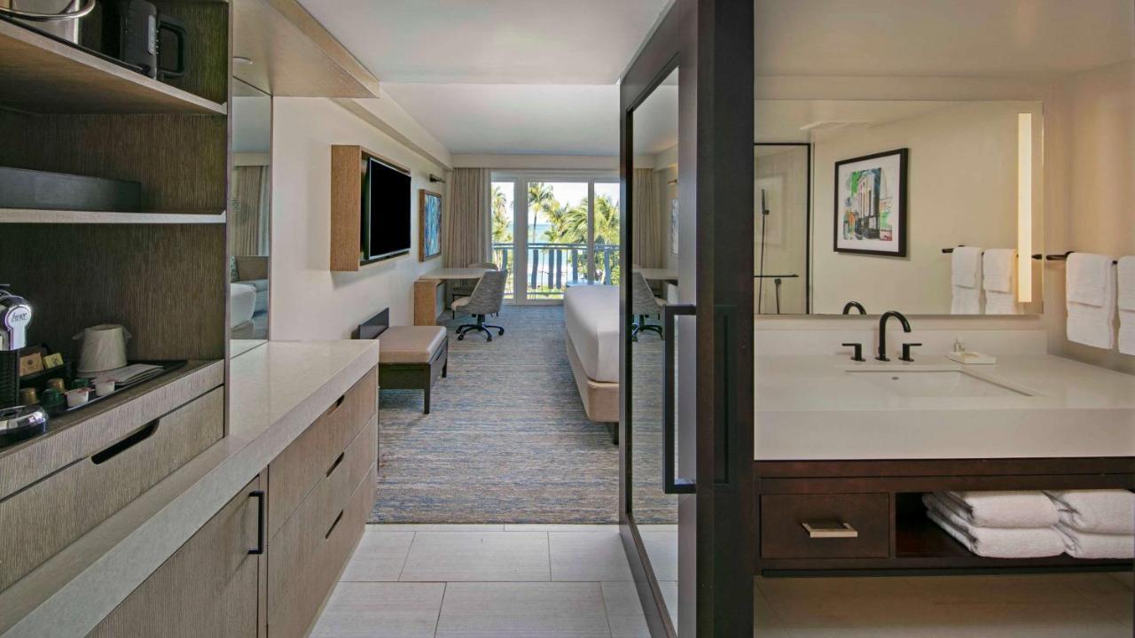 Suite Junior con cama grande y vistas a la ciudad