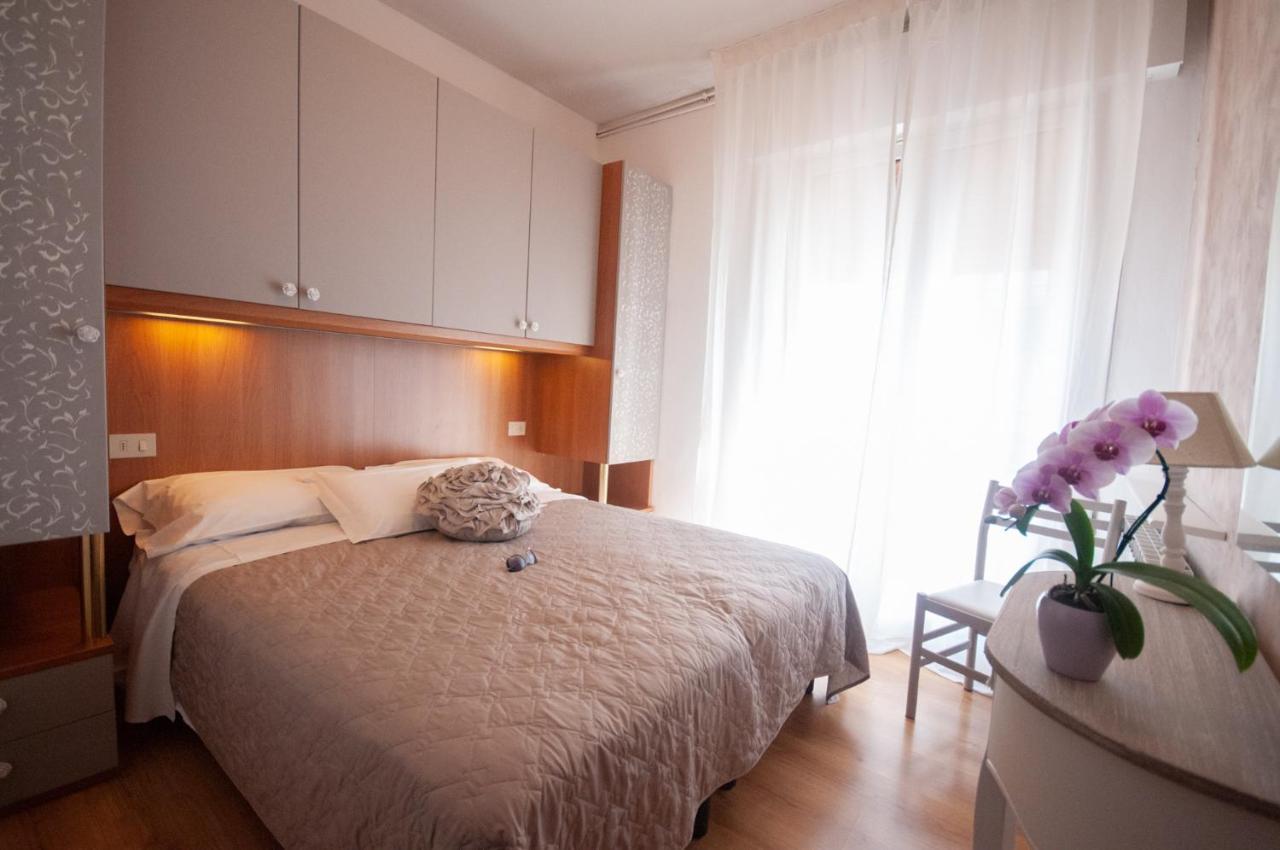 Budget Double or Twin Room,1199853475:JPEG