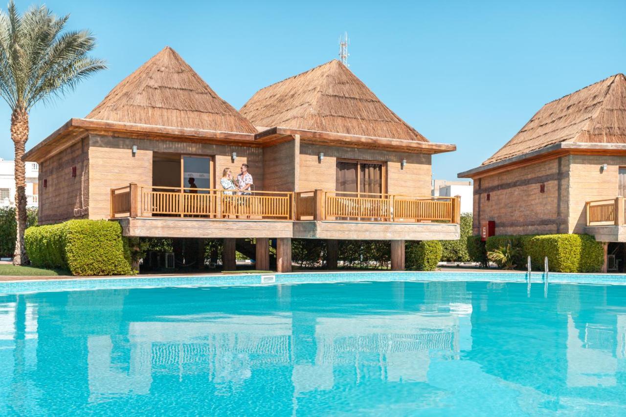 Two-Bedroom Jacuzzi Bungalow,1350704959:JPEG