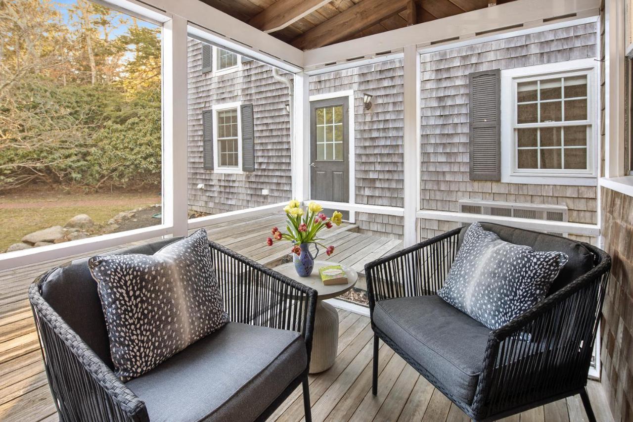 Queen w/ Screen Porch
