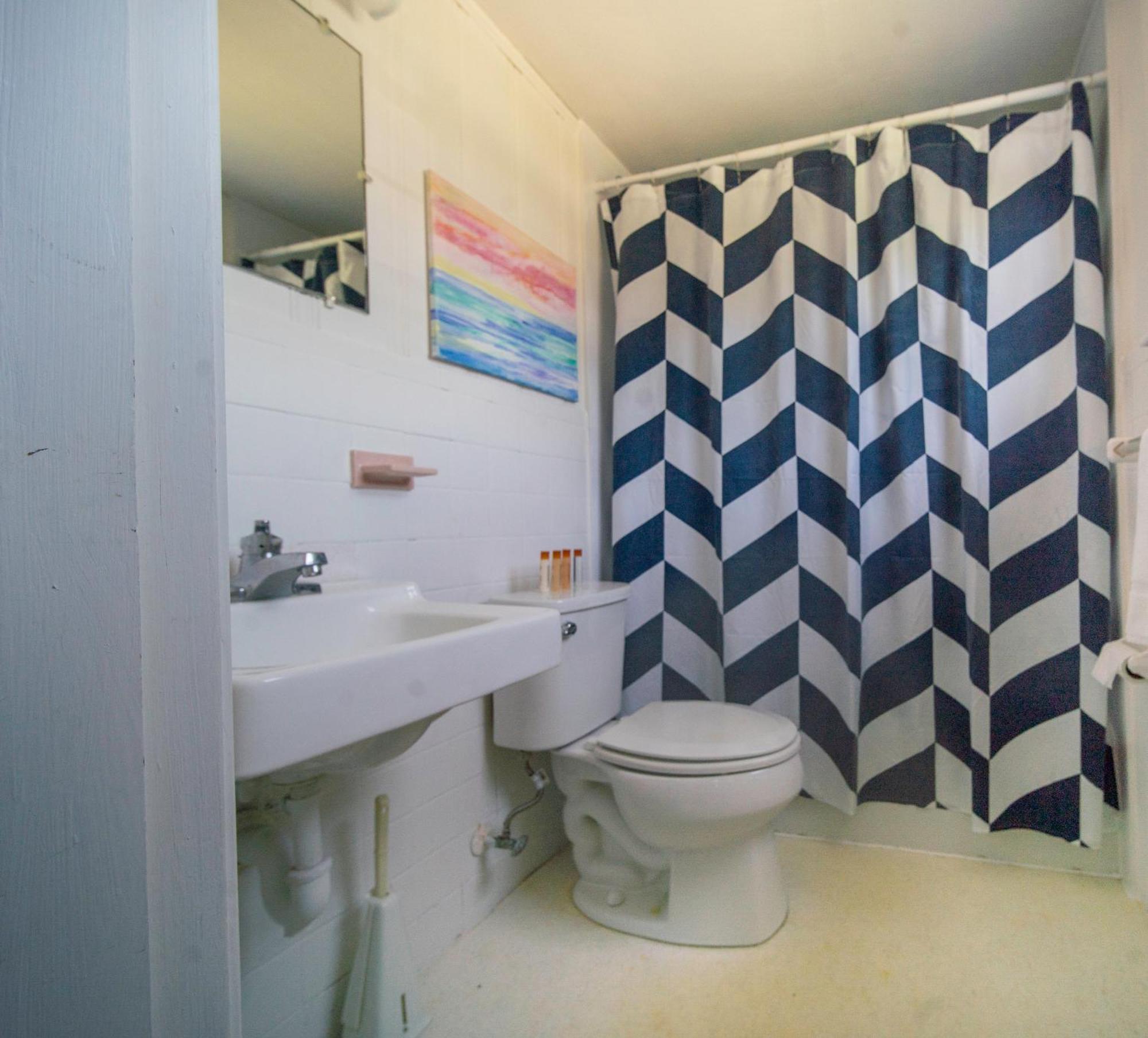 Vintage Decor 2 Queen Bed Ocean View