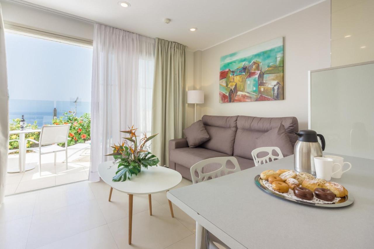 One-Bedroom Apartment Sea View