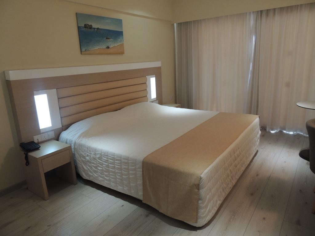 Habitación Doble Superior con balcón y vistas a la piscina - 1 o 2 camas