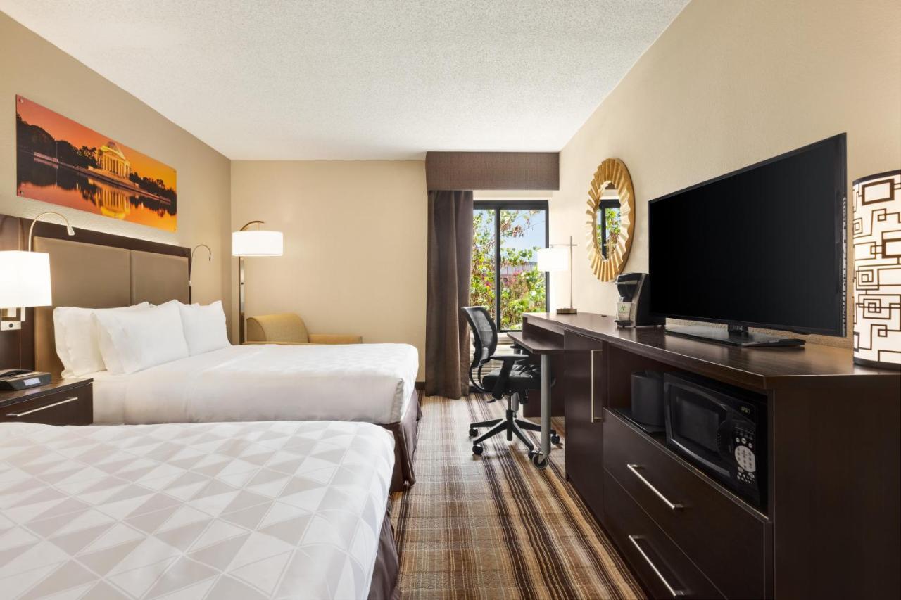 Standard Room with Two Queen Beds