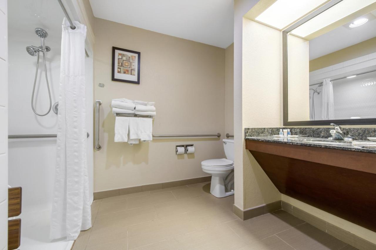 King Suite - Accessible/Non-Smoking