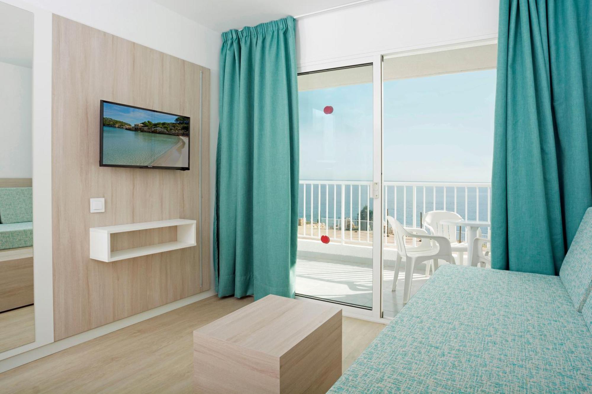 One-Bedroom Apartment Sea View Terrace 2Adults 2Children