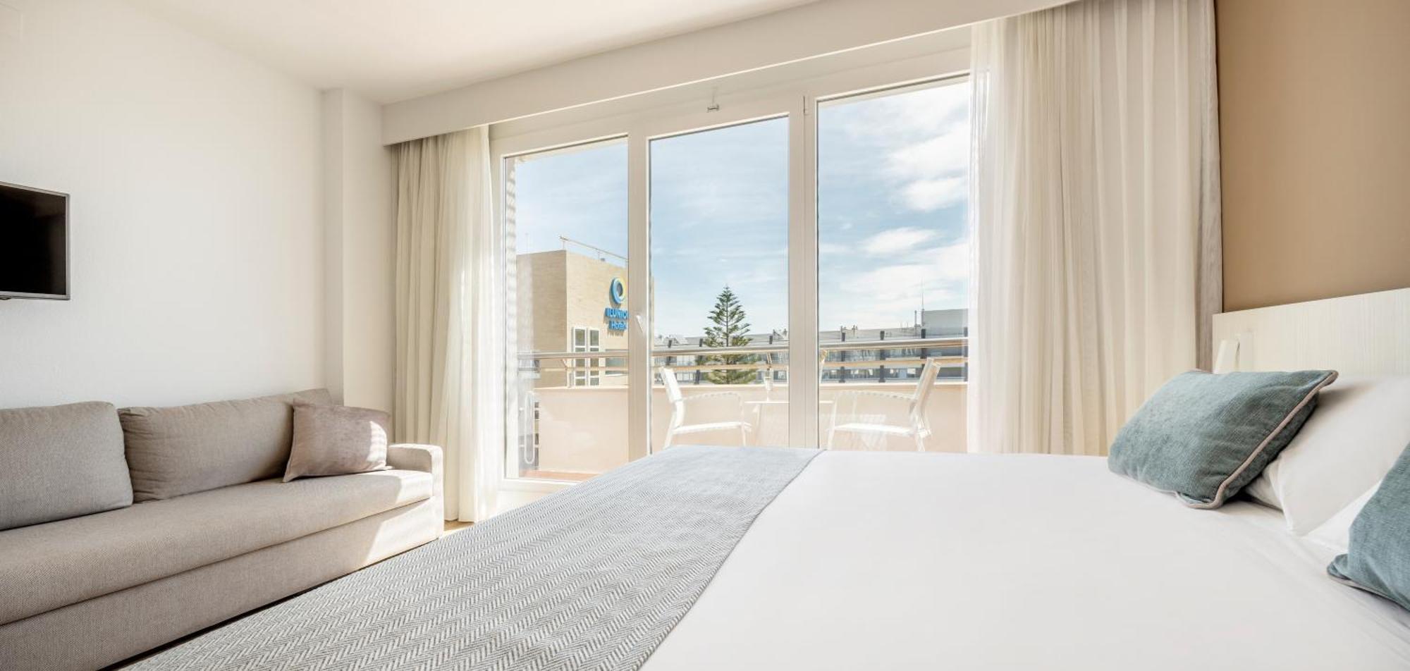 Standard Twin Room with Sea View