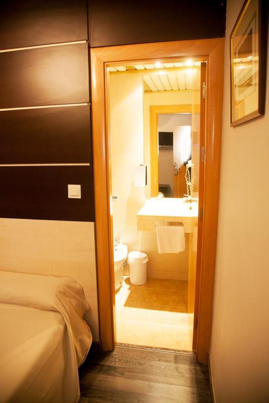Budget Double Room,1207774843:JPEG