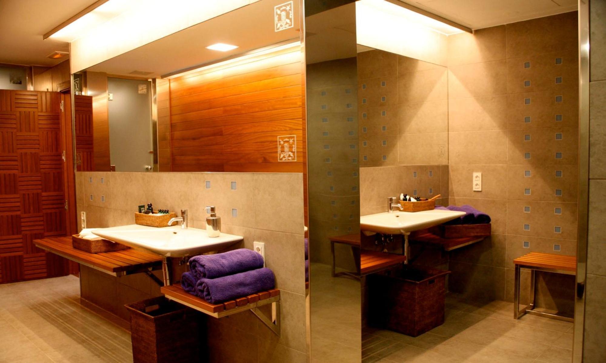 Family Room Spa Access,1589230619:JPEG