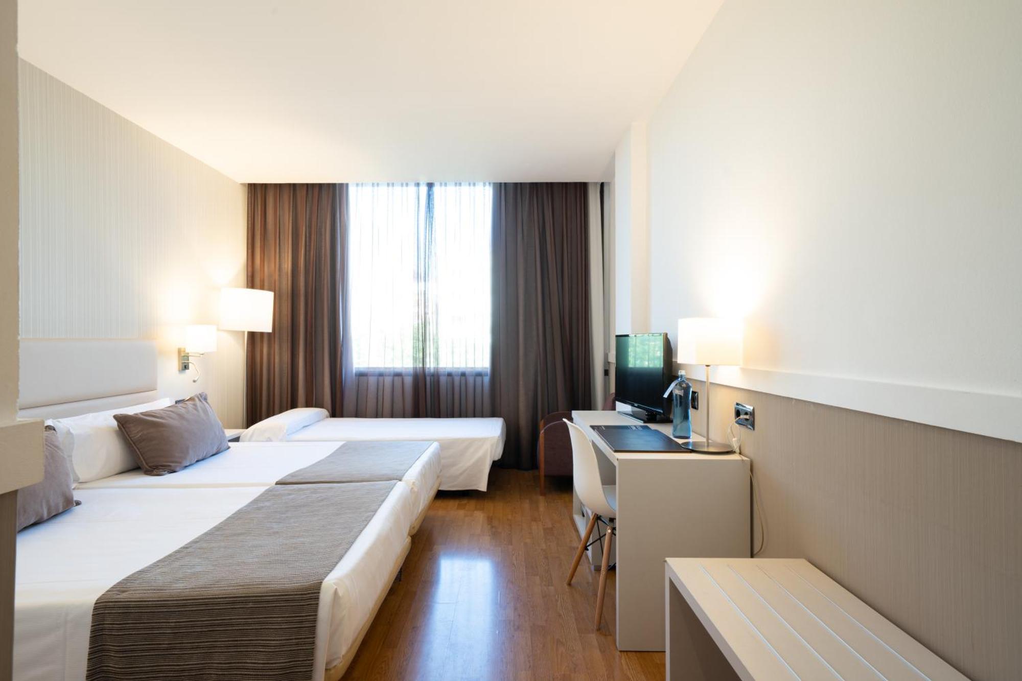 Triple Room,1273213060:JPEG