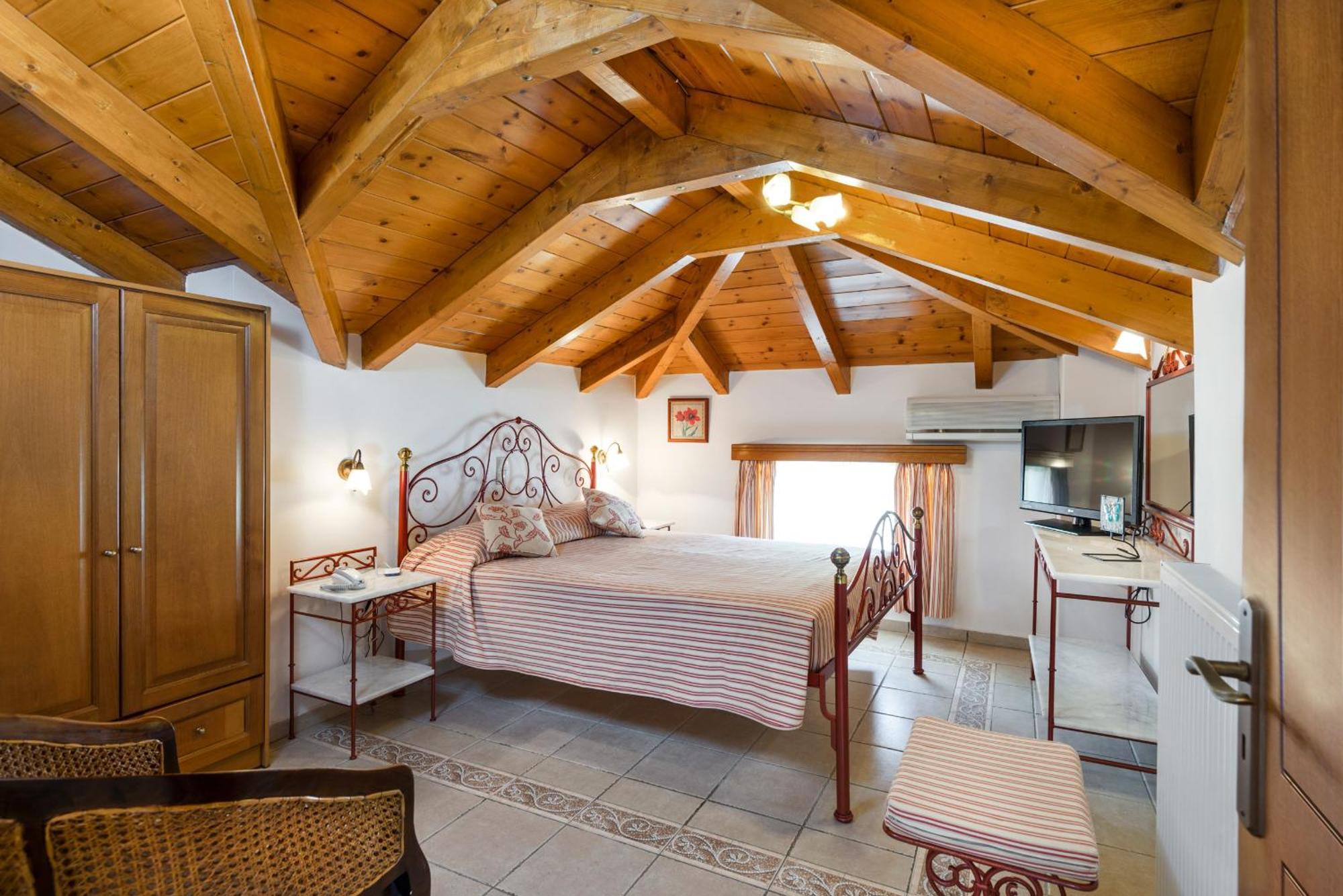One-Bedroom Suite with Garden View and Sea View