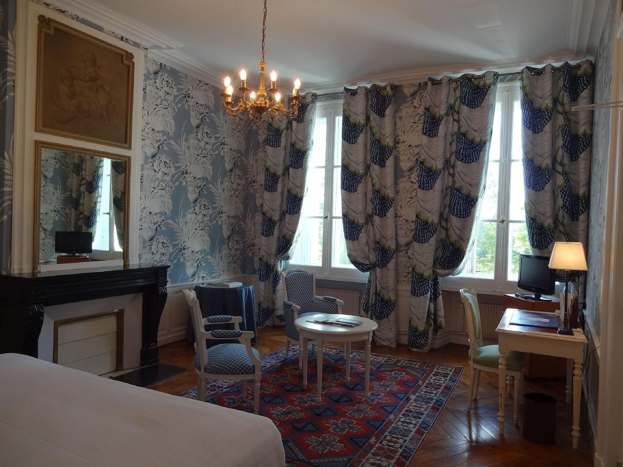Family Room,1709483777:JPEG