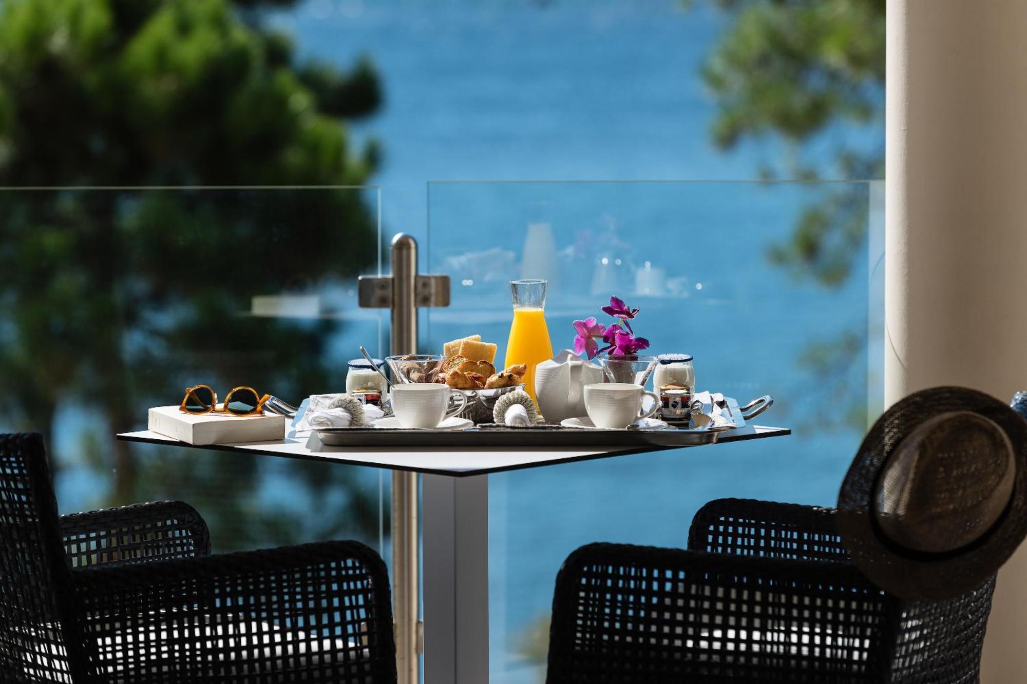 Deluxe Suite with Sea View
