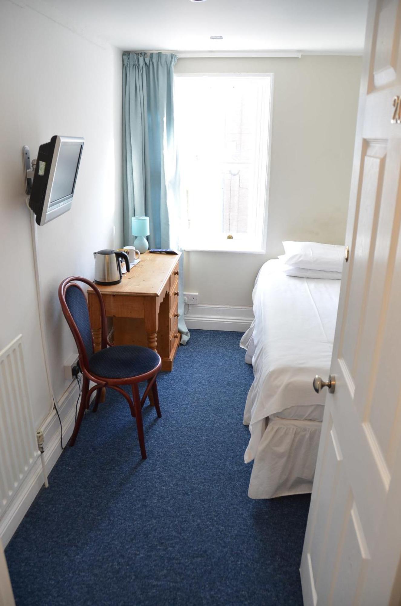 Basic Single Room with Shared Bathroom