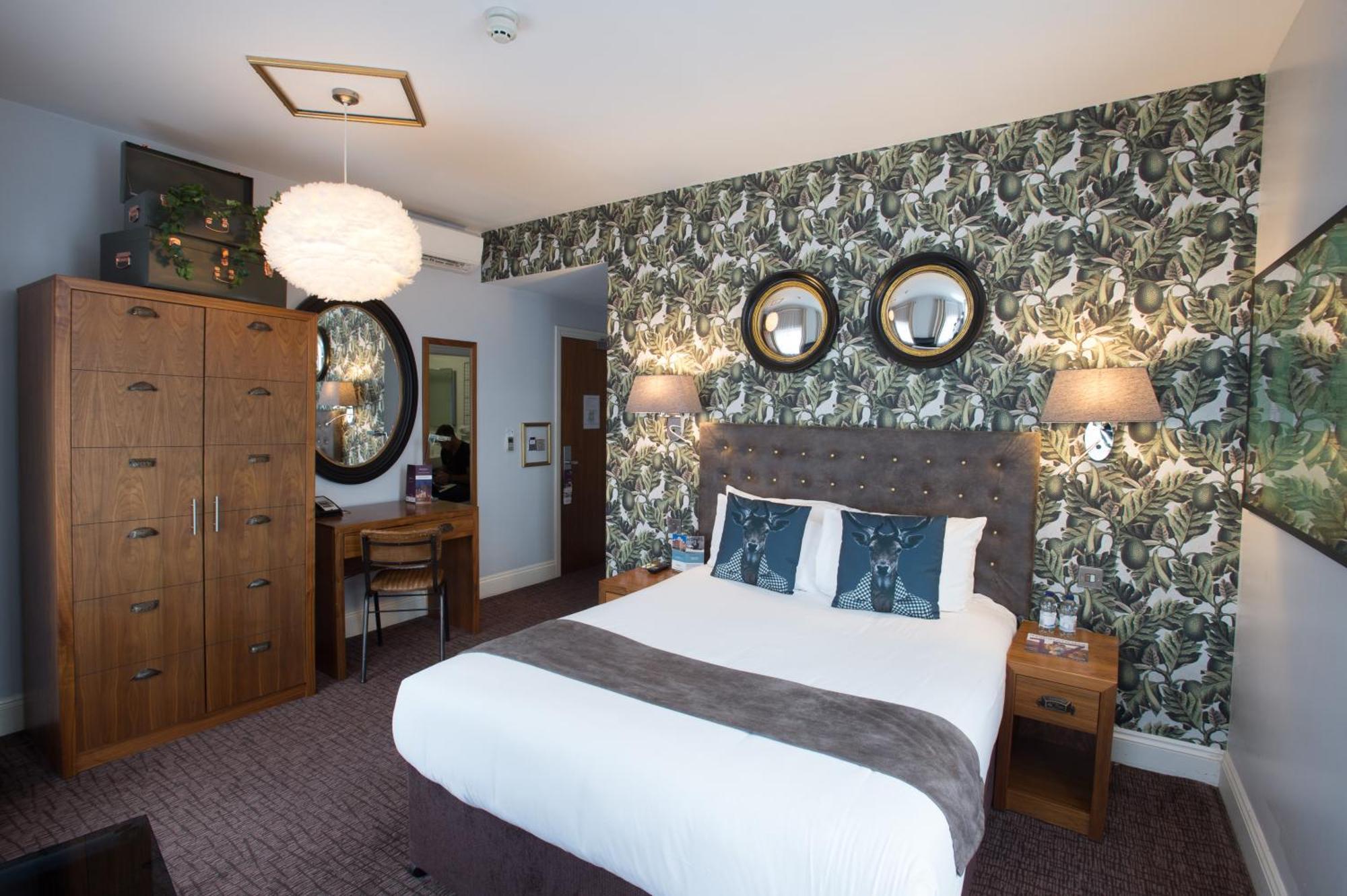 Standard King Room