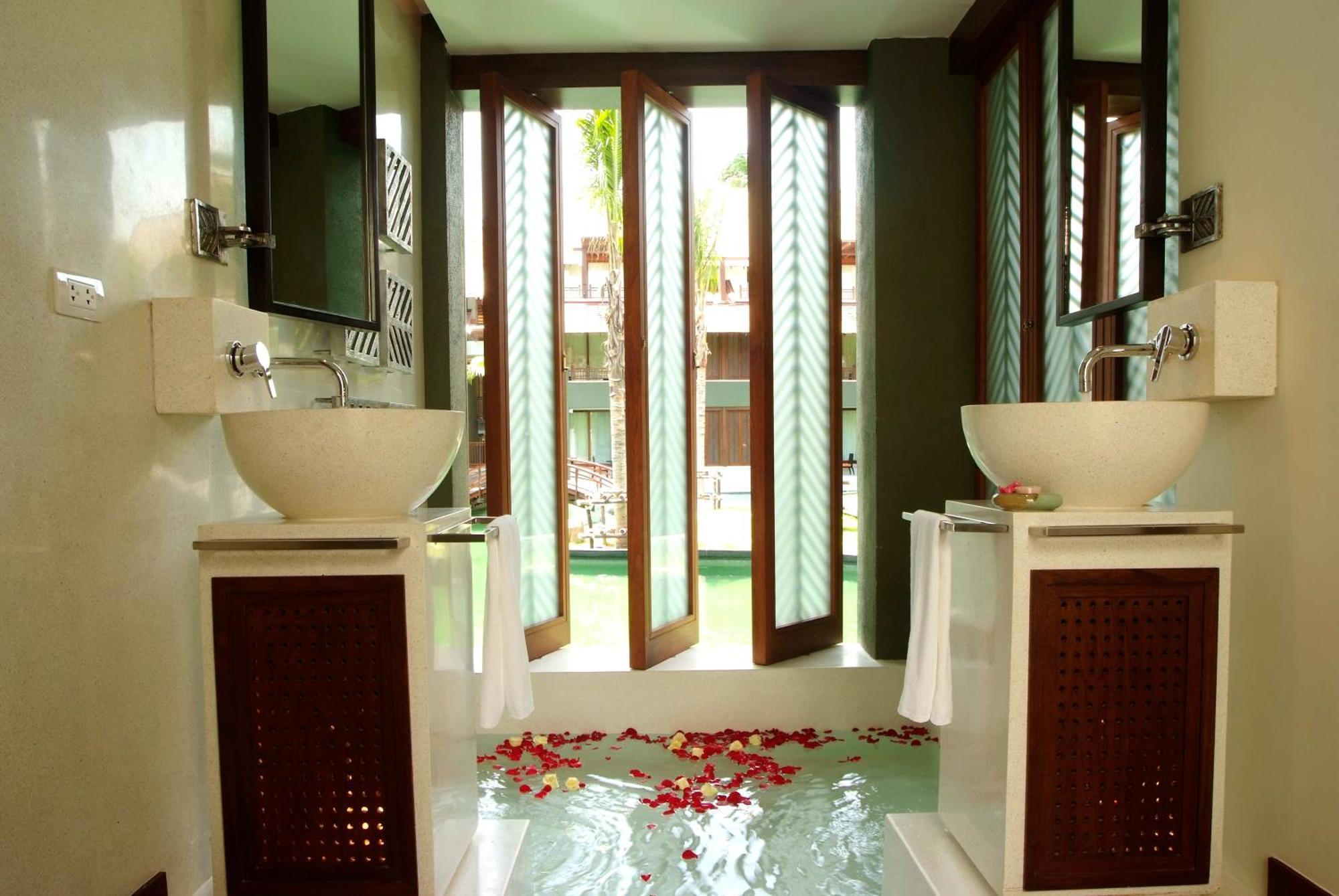 Deluxe Double or Twin Room Pool Access