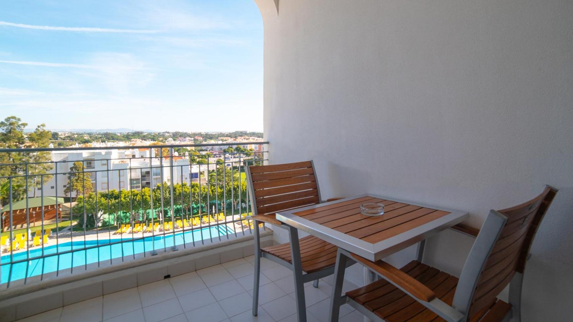 Apartamento de 1 dormitorio con vistas a la piscina