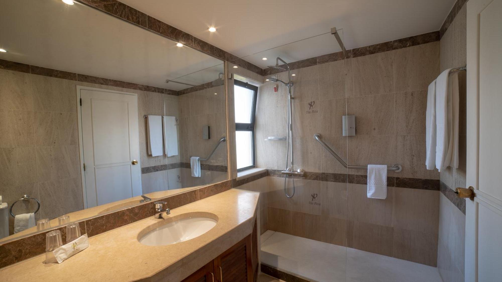 Apartamento de 2 dormitorios con vistas a la piscina