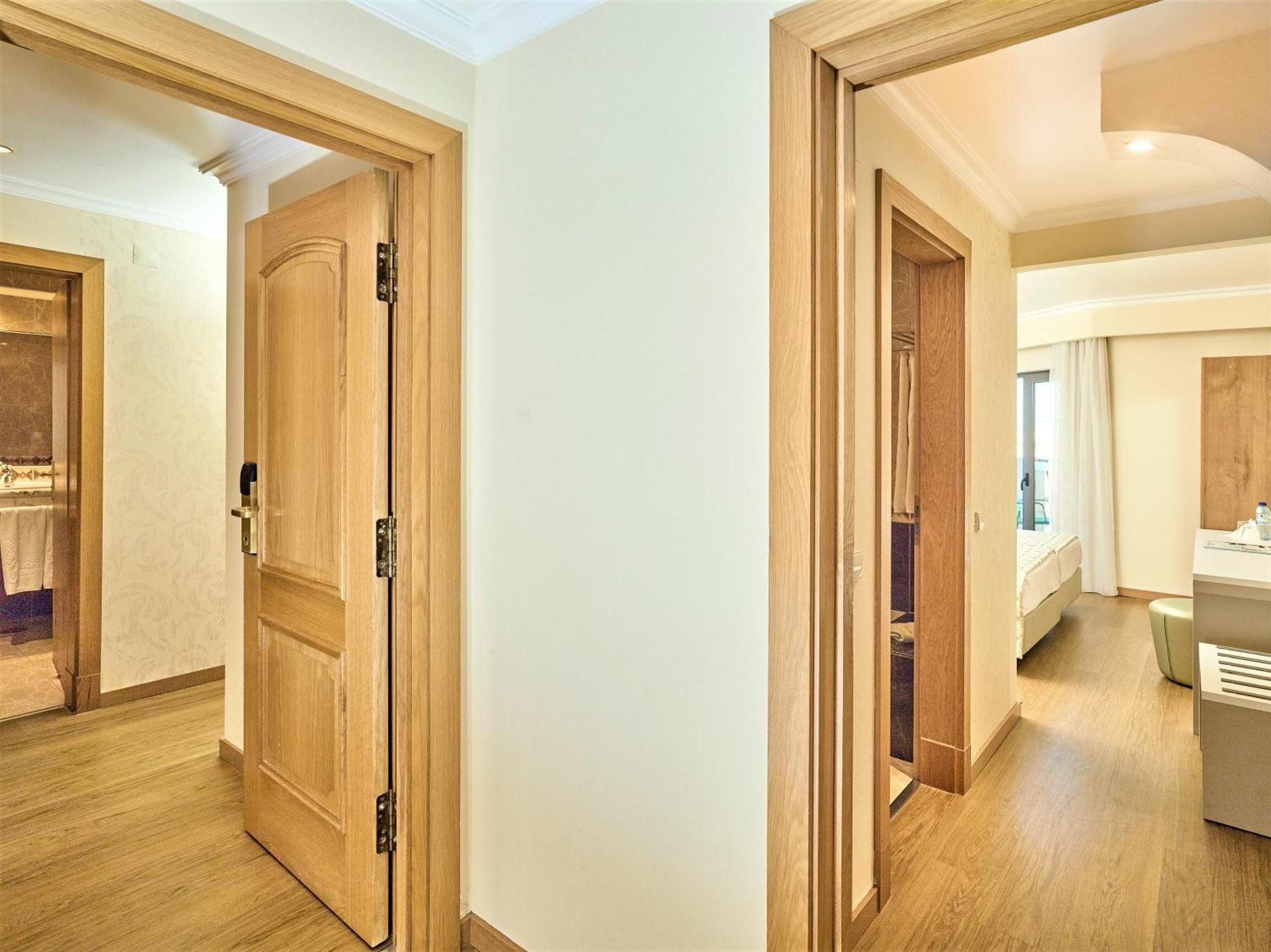 Deluxe Suite Land View