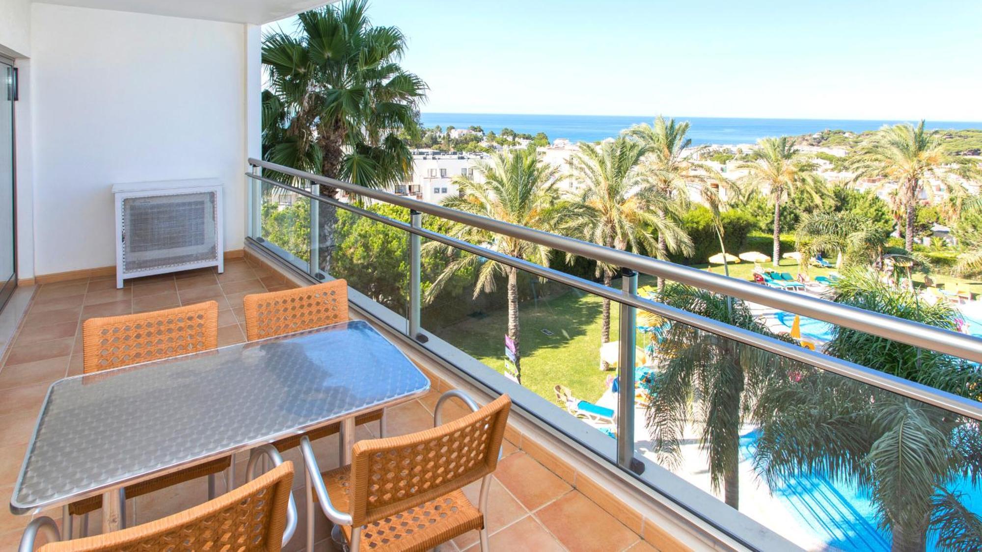One-Bedroom Apartment Sea View