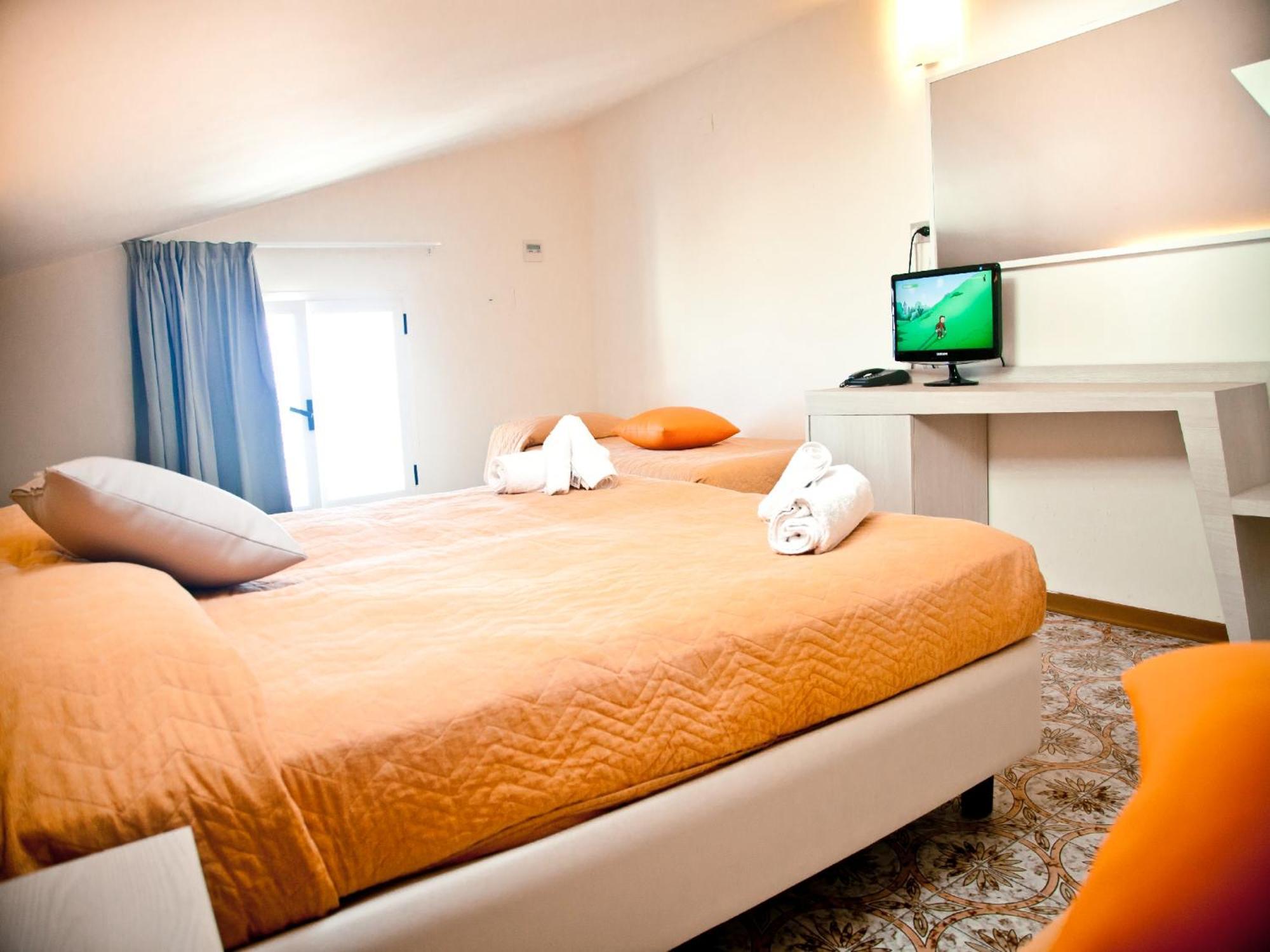Standard Quadruple Room,1209427999:JPEG