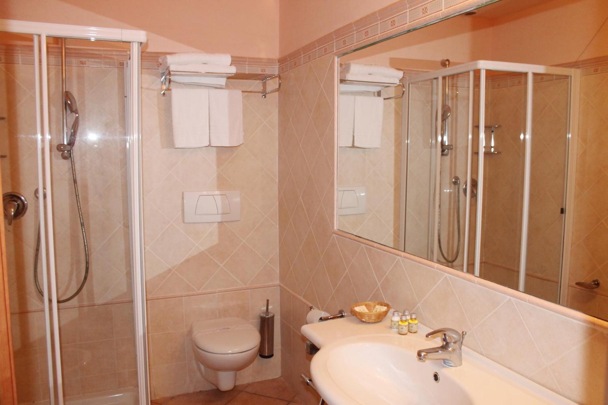 Habitación Familiar Clásica (2 adultos + 1 niño)