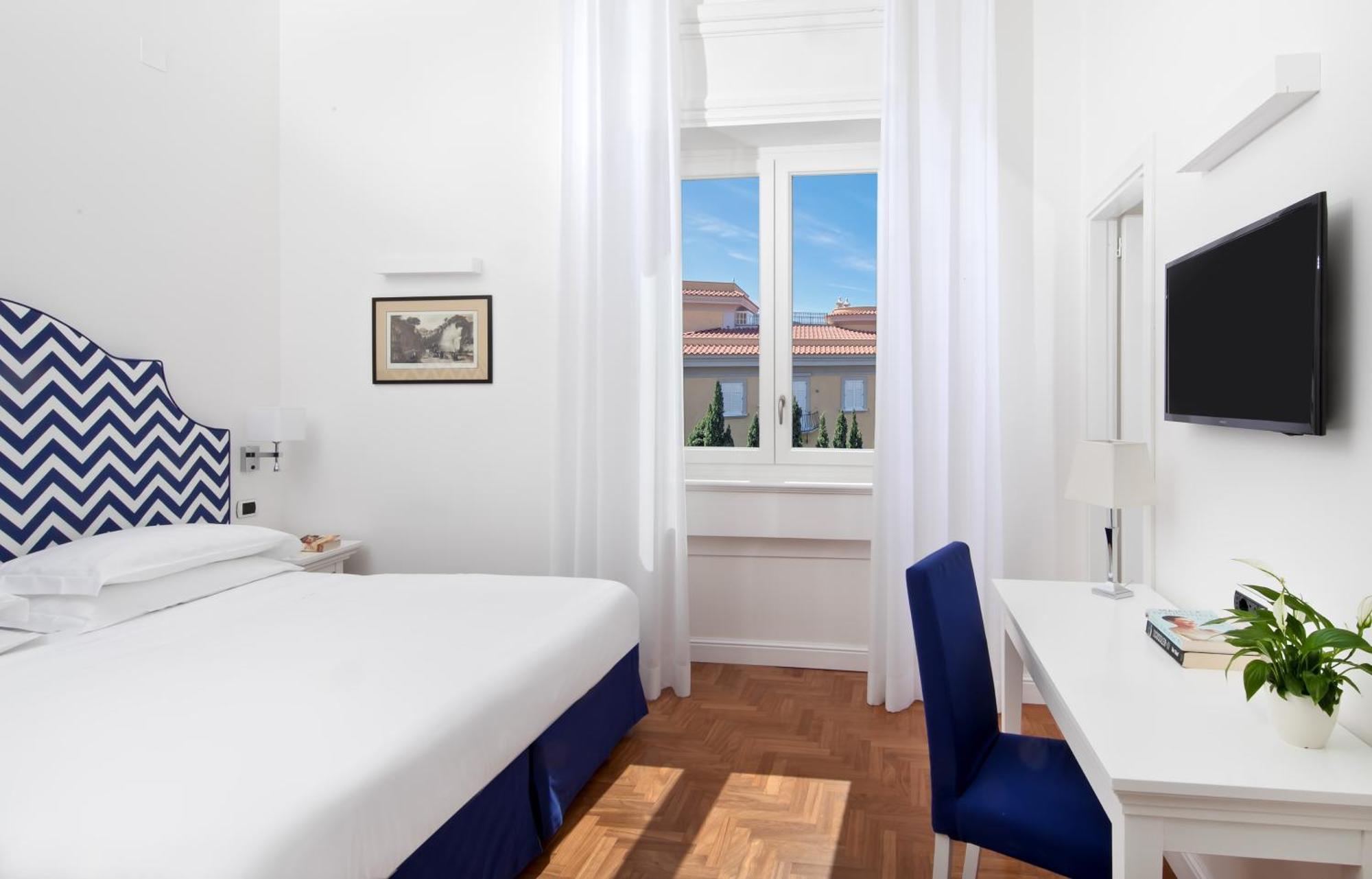 Habitación Doble con vistas parciales al mar