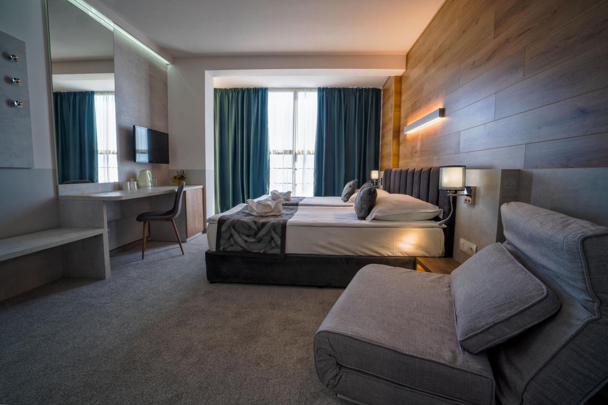 Double or Twin Room Balcony Park View