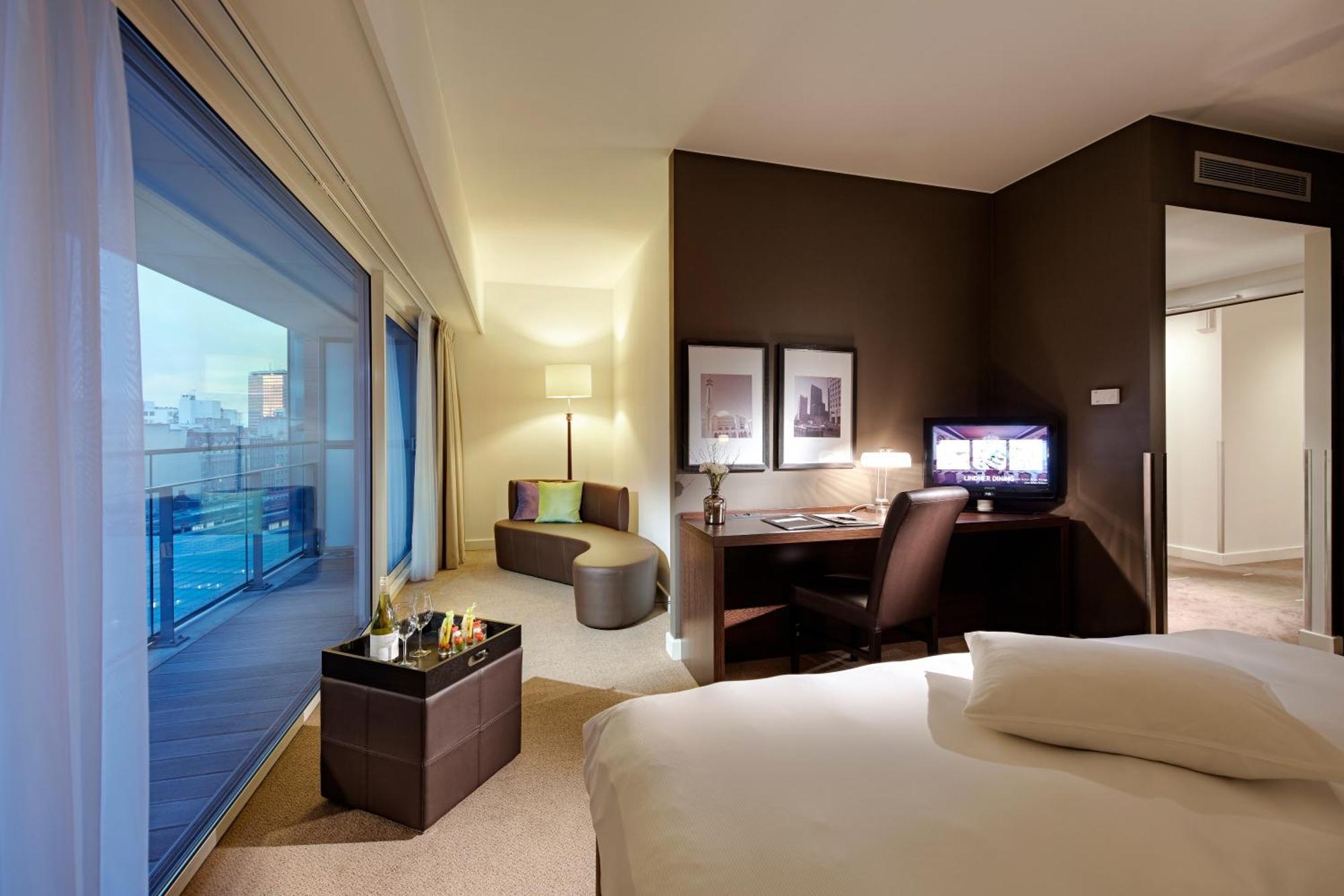 Habitación Premium con cama extragrande, balcón y vistas a la ciudad
