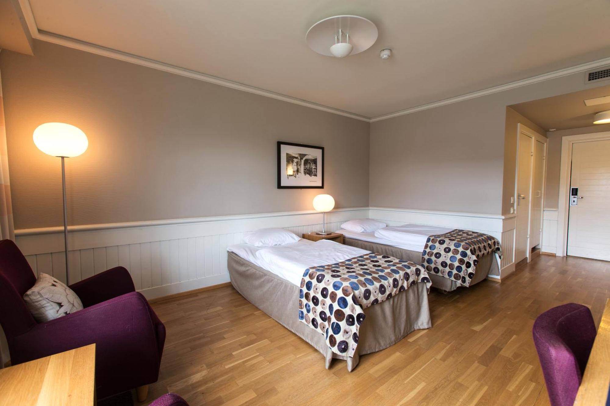 Compact Twin Room