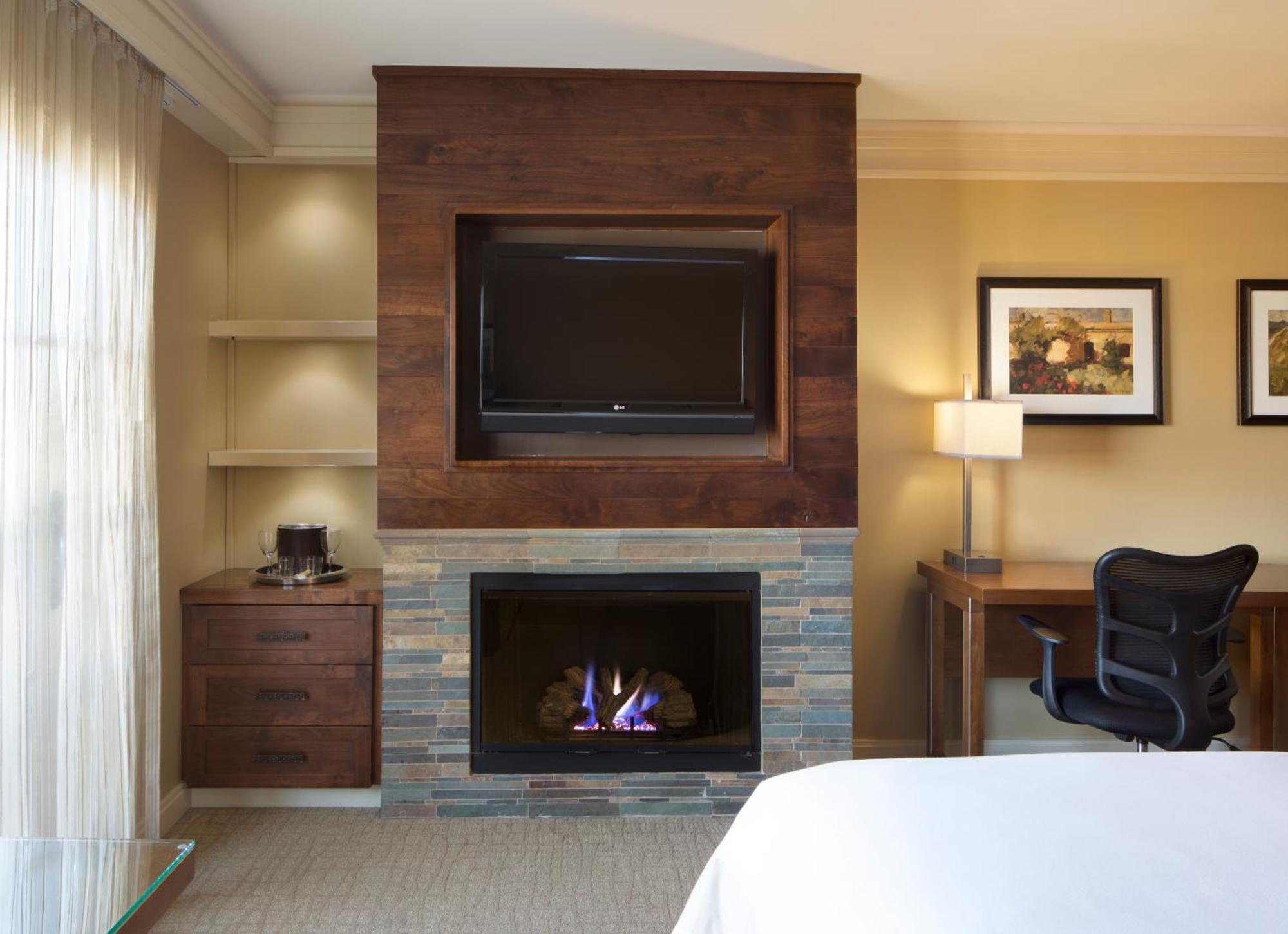 Habitación Doble Premier con cama grande y chimenea