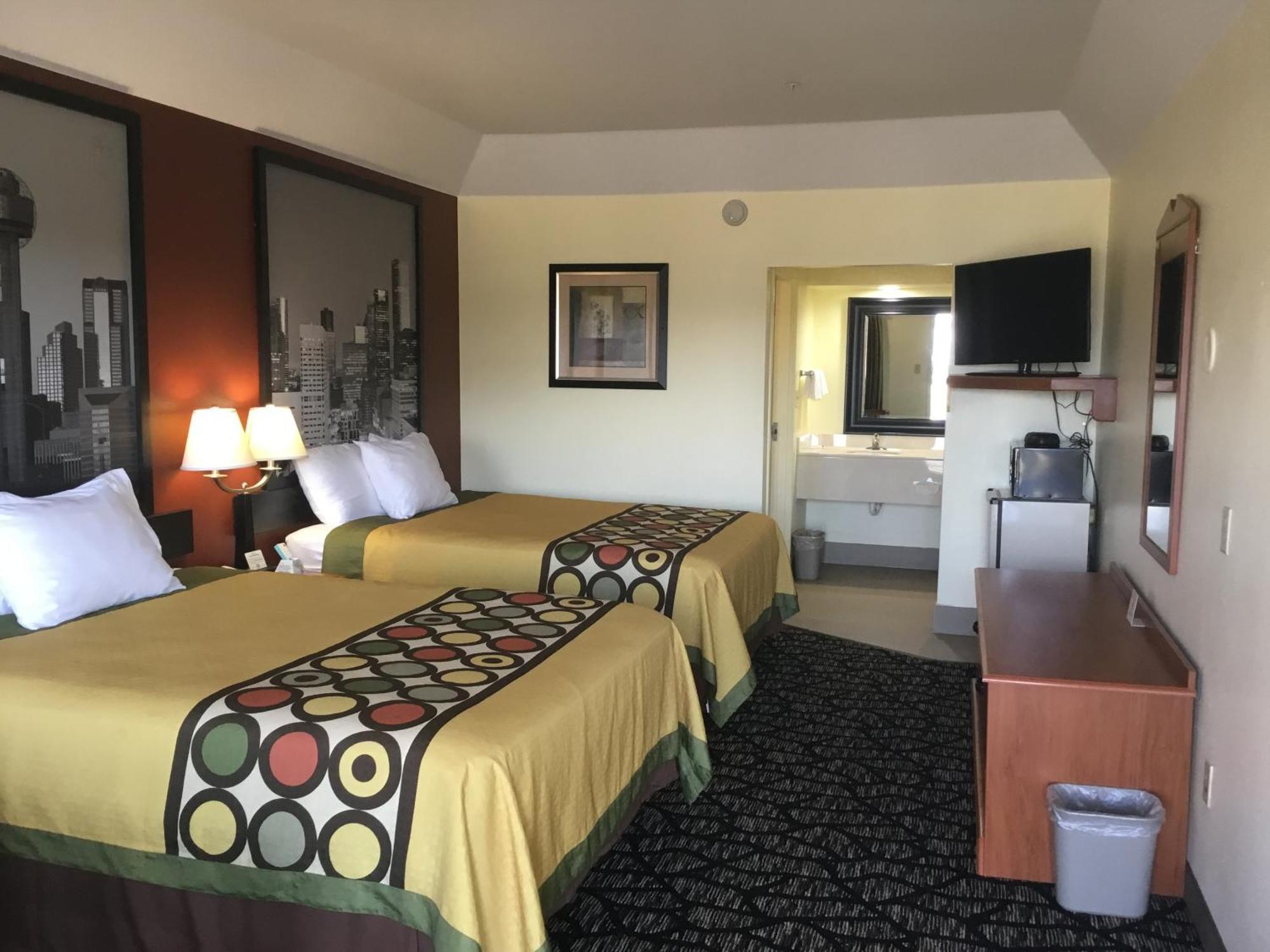 2 Queen Beds, Mobility/Hearing Accessible Room, Bathtub w/ Grab Bars,Non-Smoking
