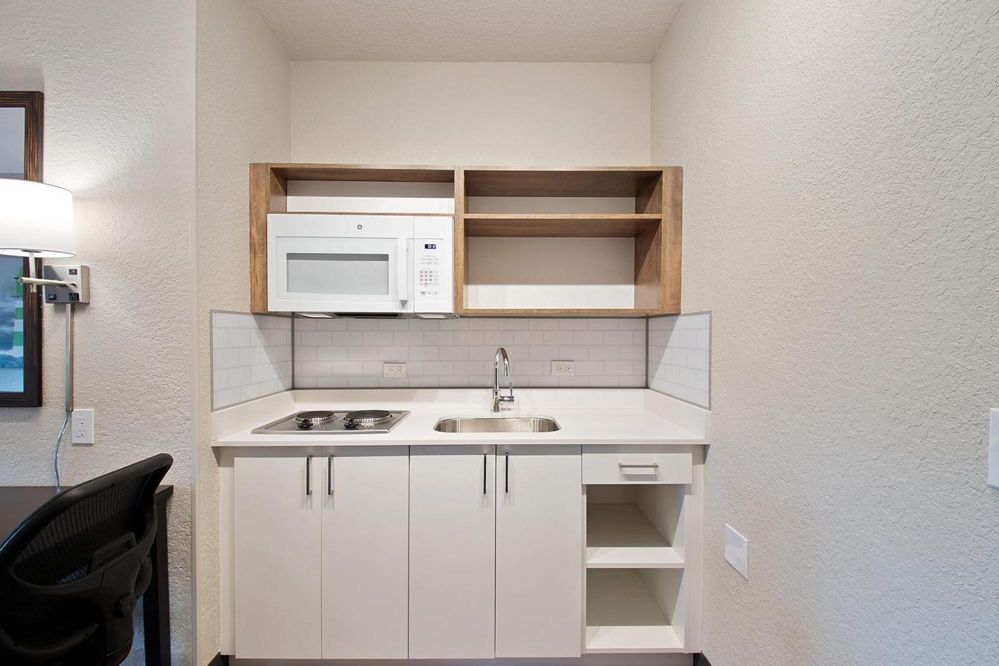 Deluxe Studio with 2 Double Beds - Non-Smoking