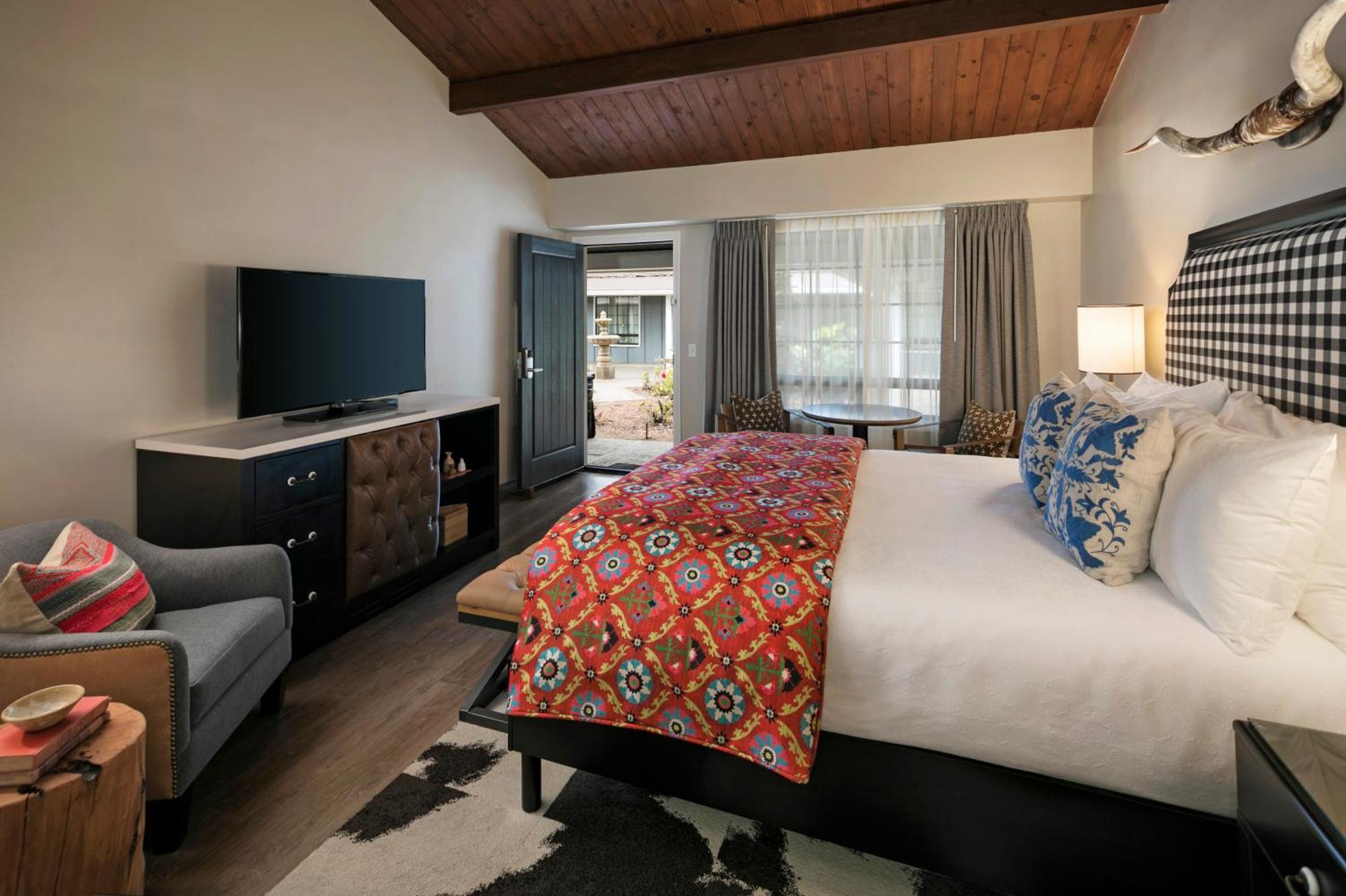 Courtyard King Room