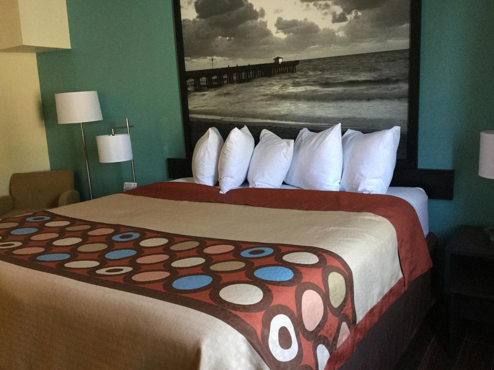 1 King Bed Mobility or Hearing Accessible Room Bathtub w or Grab Bars,1211594356:JPEG