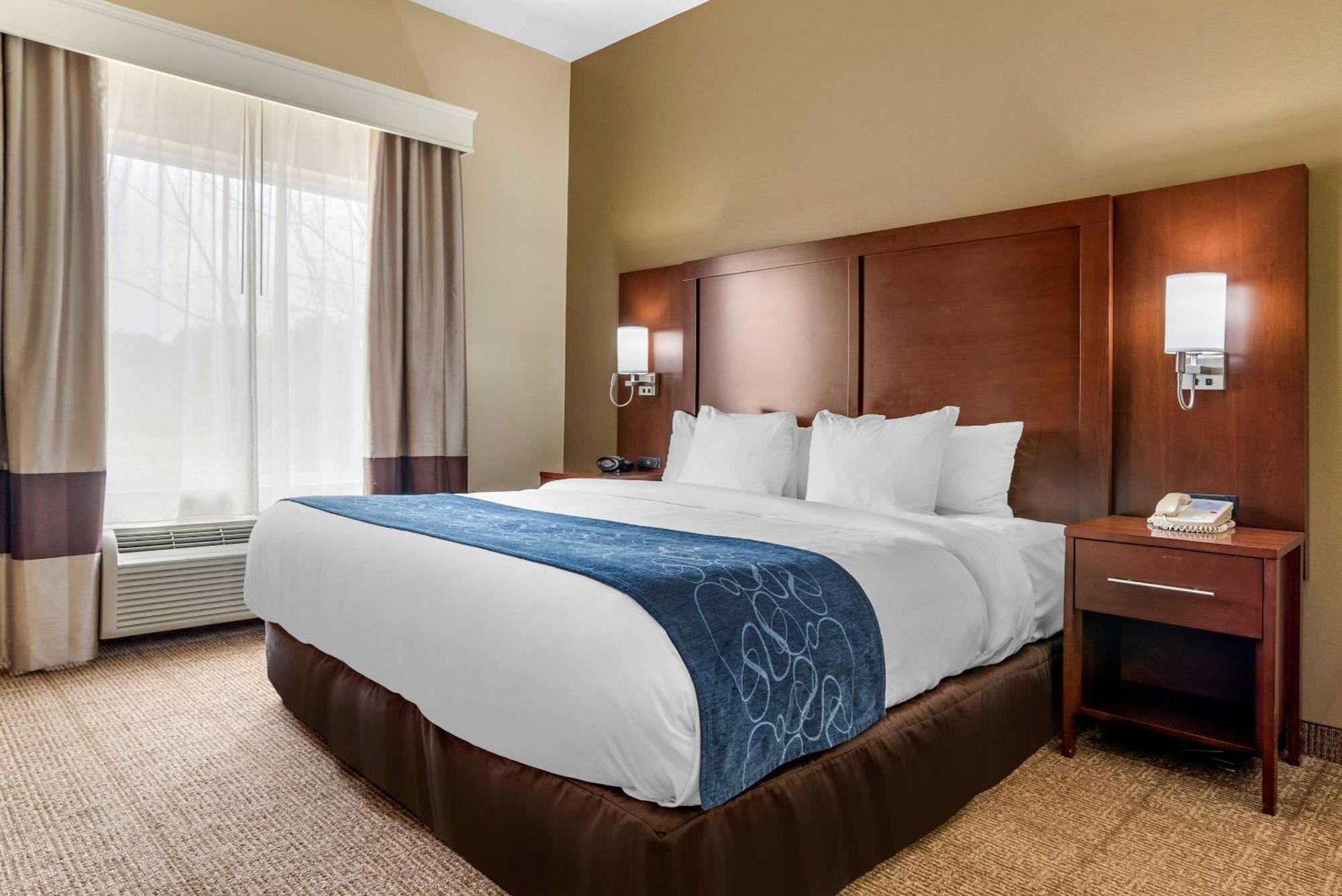 King Suite - Accessible/Non-Smoking