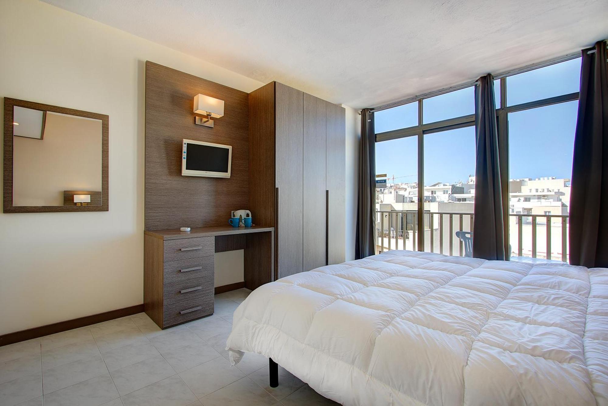 Tweepersoonskamer met 2 Aparte Bedden en Balkon