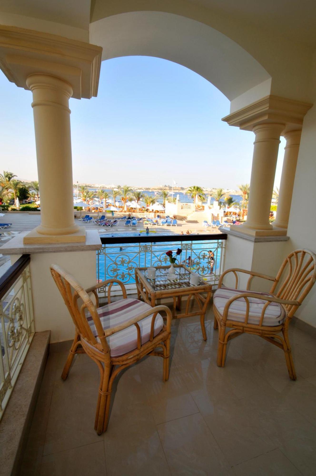 Royal Club Room Sea Pool View