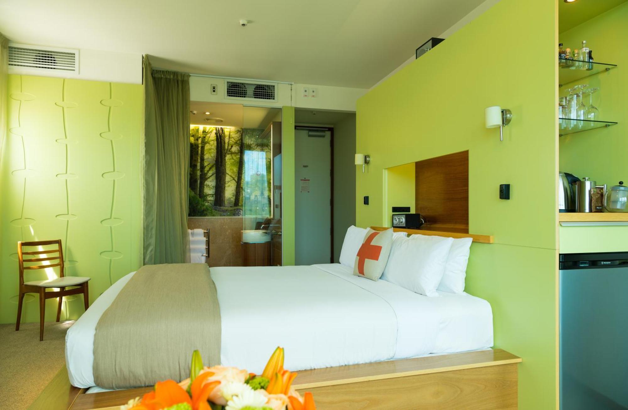Superior King Room with City Views