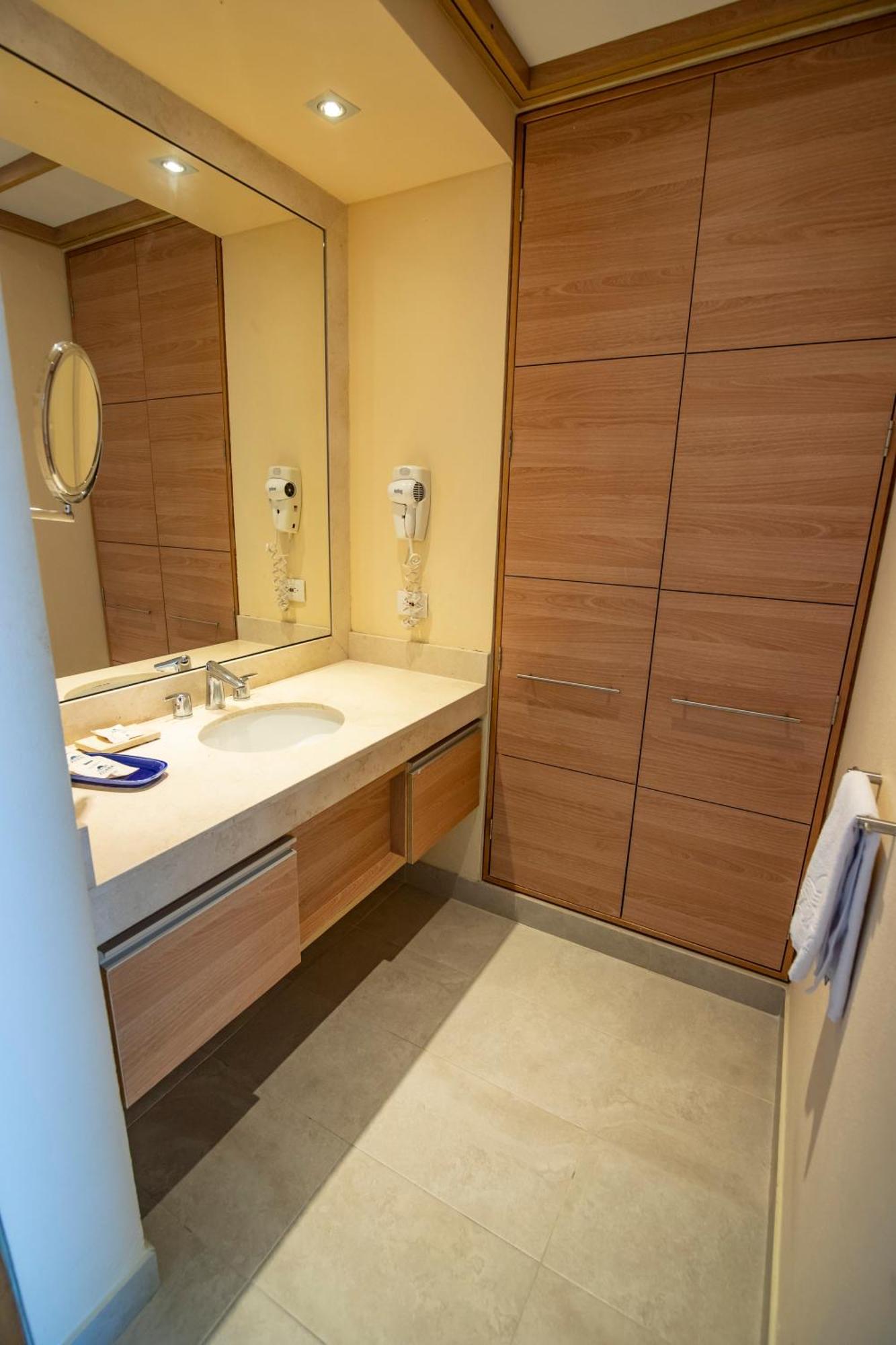 Deluxe Suite,1213758004:JPEG
