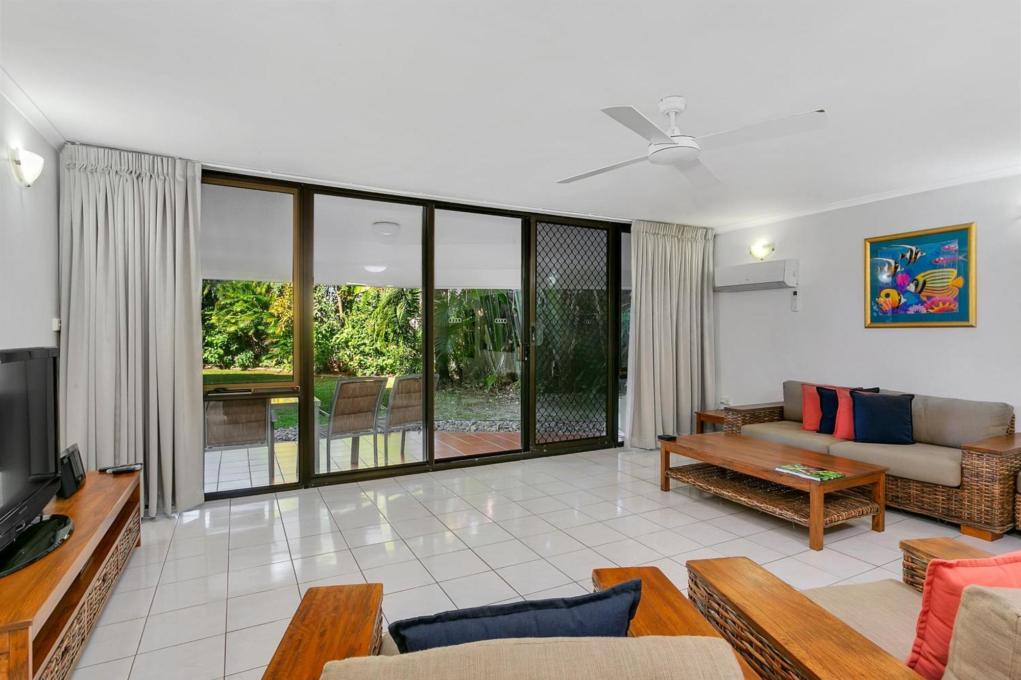 One-Bedroom Apartment Tropical View