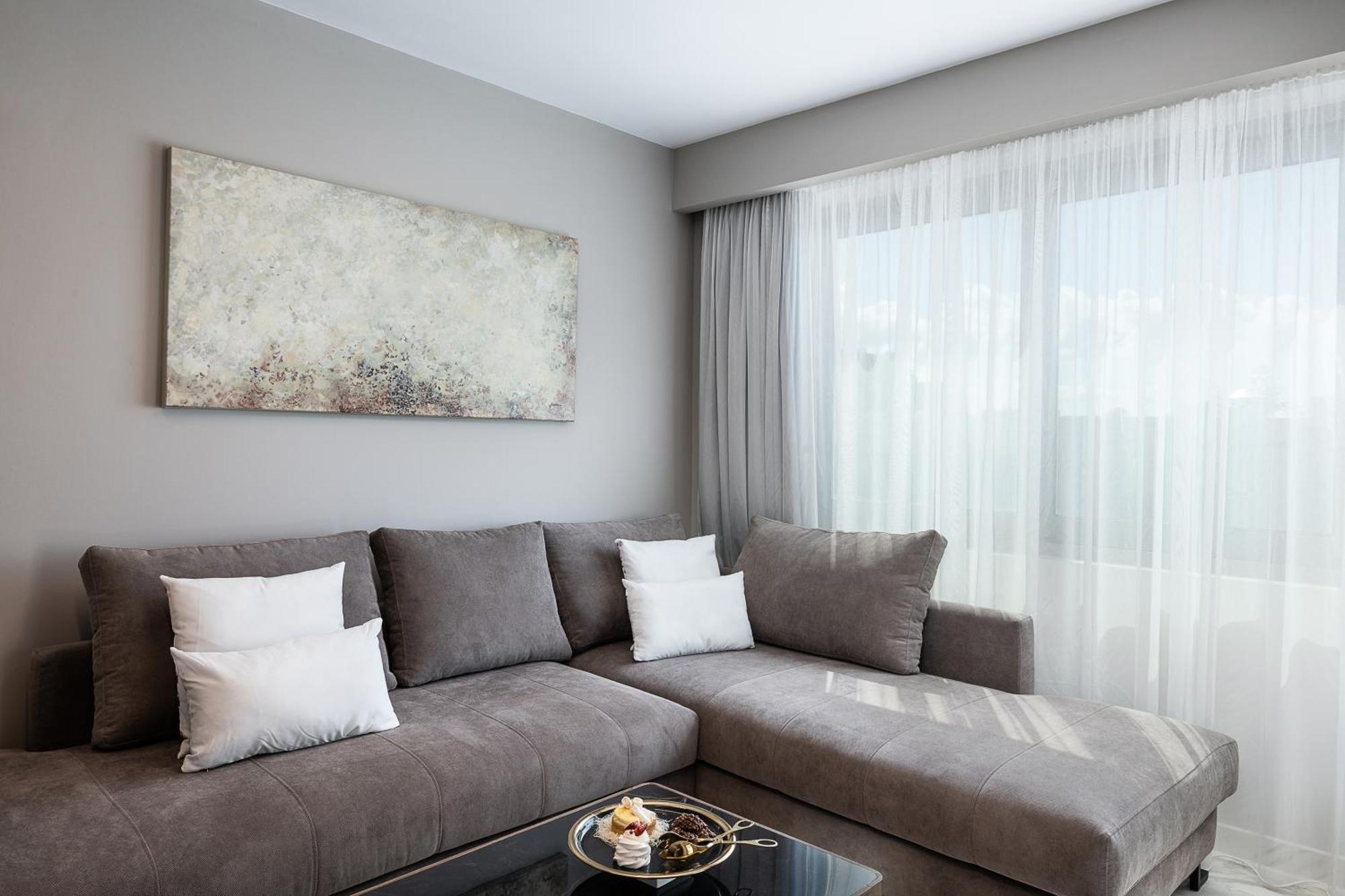 "Serenity" Suite Pool or Garden View