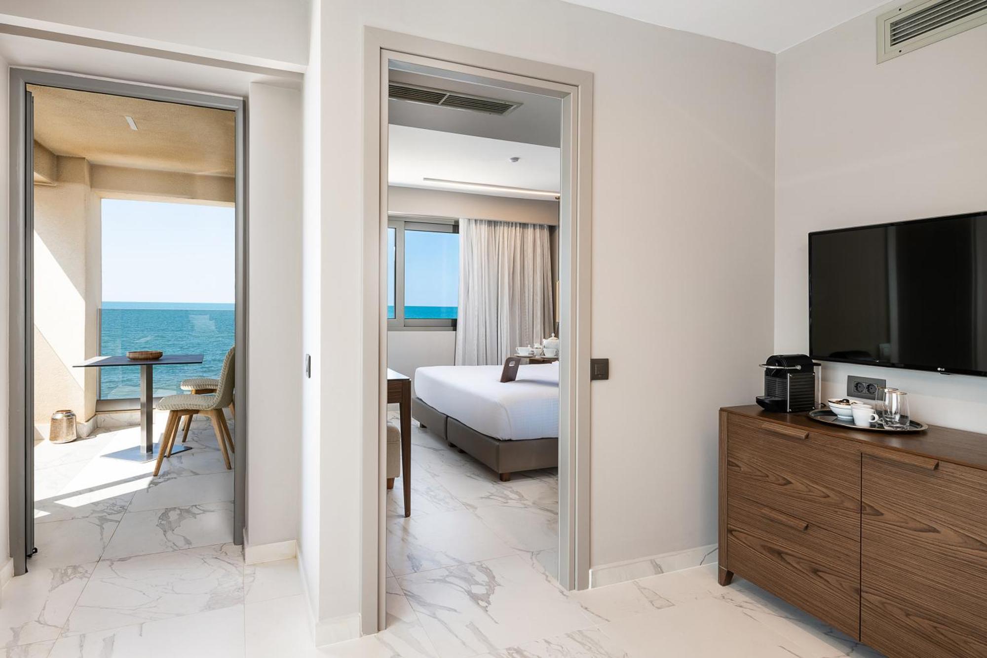 "Serenity" Suite Pool or Garden View