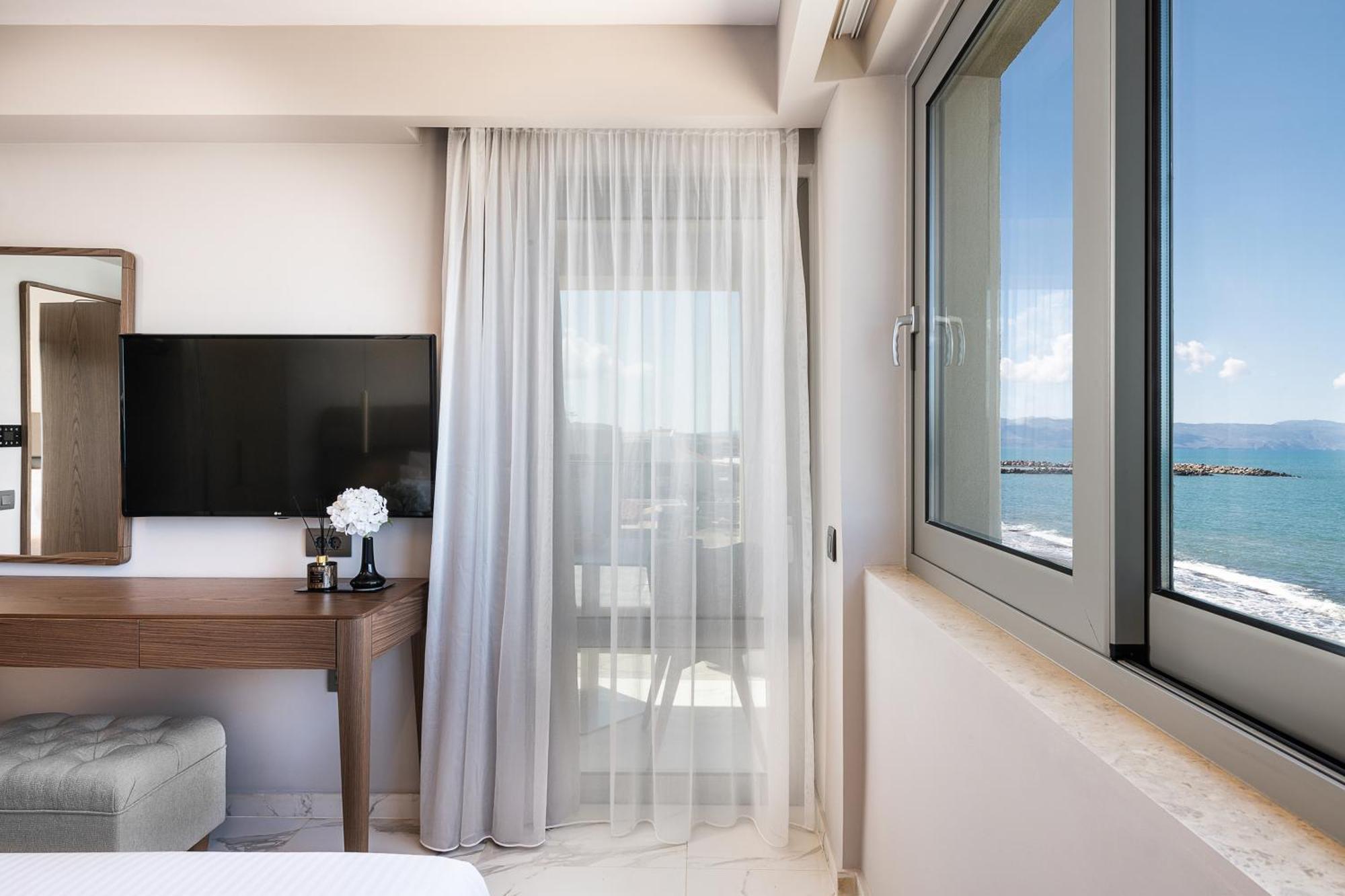 "Serenity" Suite Pool or Garden View