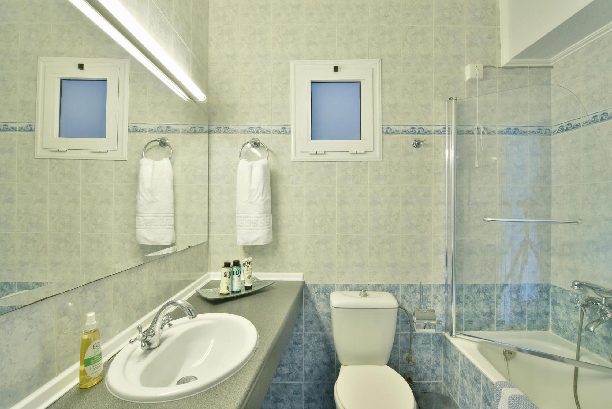 Senior Suite,1214889094:JPEG